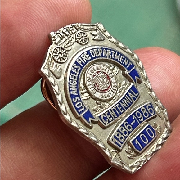 🖤1886-1986 LOS ANGELES FIRE DEPARTMENT CENTENNIAL lapel pin - Picture 2 of 7